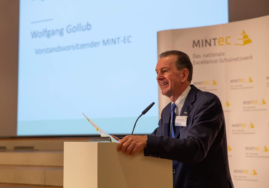 Erffnunf Wolfgang Gollub Vorstandsvorsitzender MINT EC 900